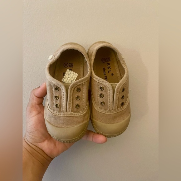 Girl canvas shoes - Picture 1 of 2